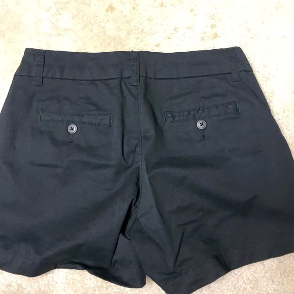 Size 2 Shorts by Gap - Picture 2 of 3